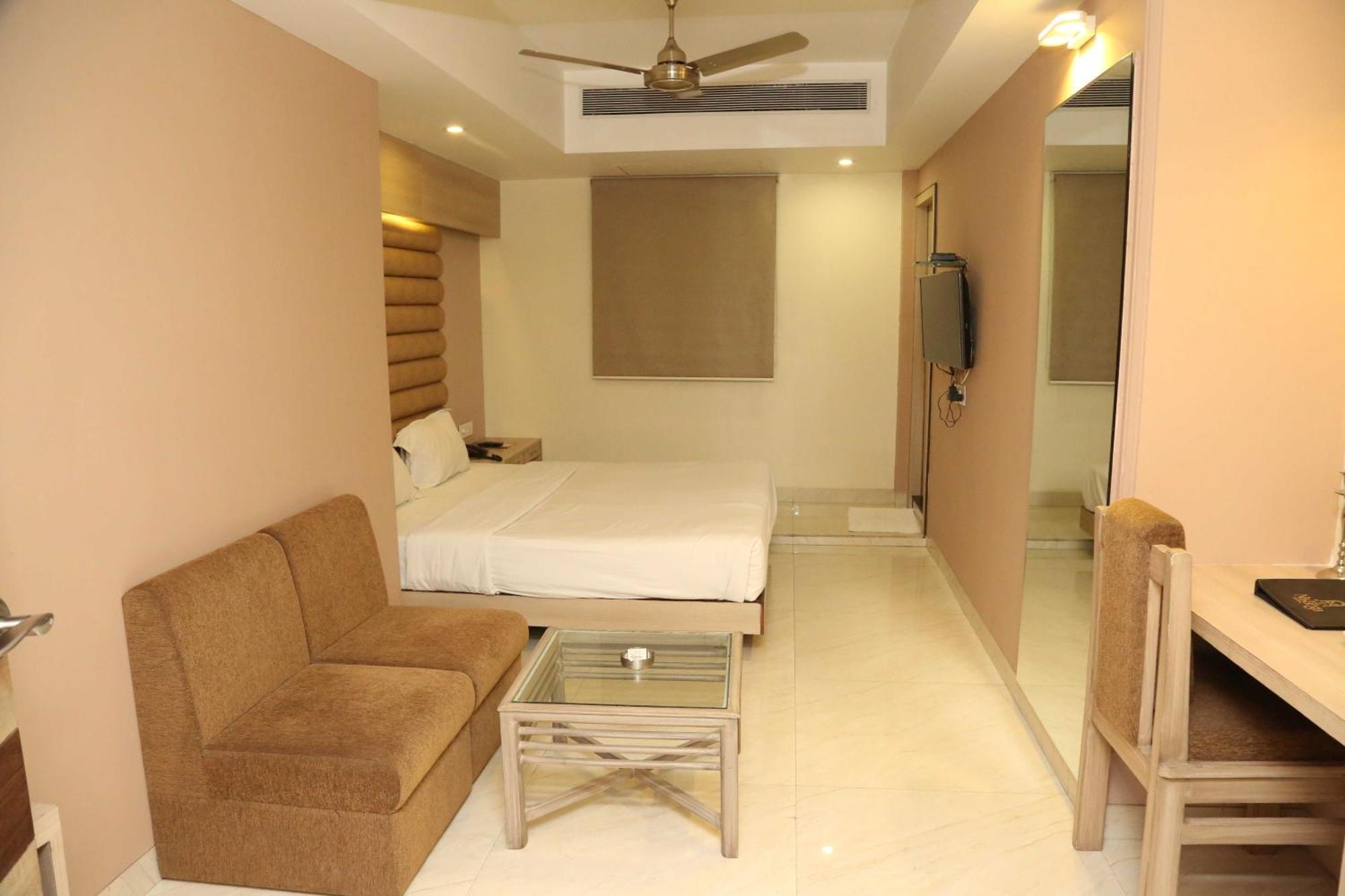 Palette Hotel Nisarga By Sunday Bhopal Buitenkant foto